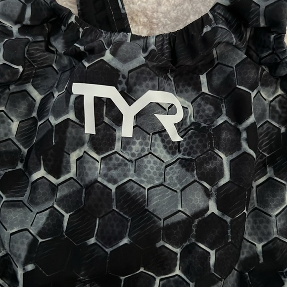 TYR Tech suit AVICTOR size 28 - Picture 3 of 11